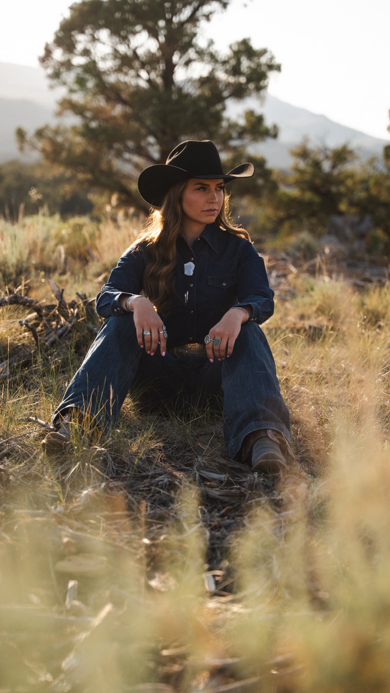 White Dainty Geode Bolo Tie
